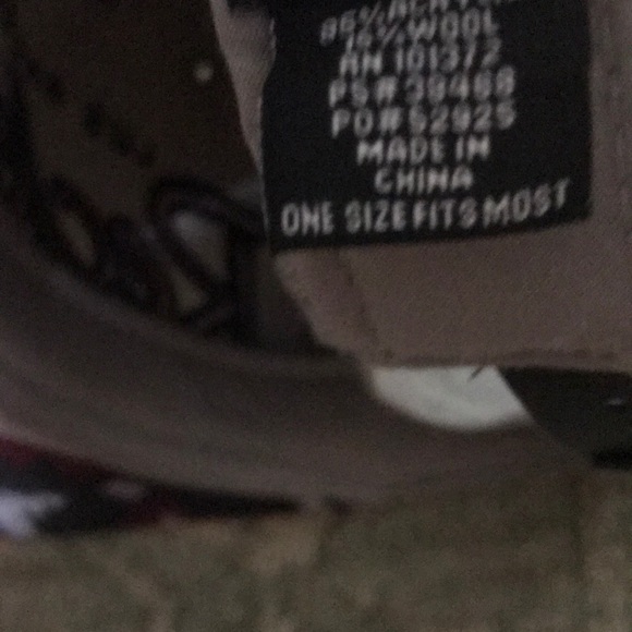 Los Angeles reckeless hat red and gray. - Picture 5 of 5